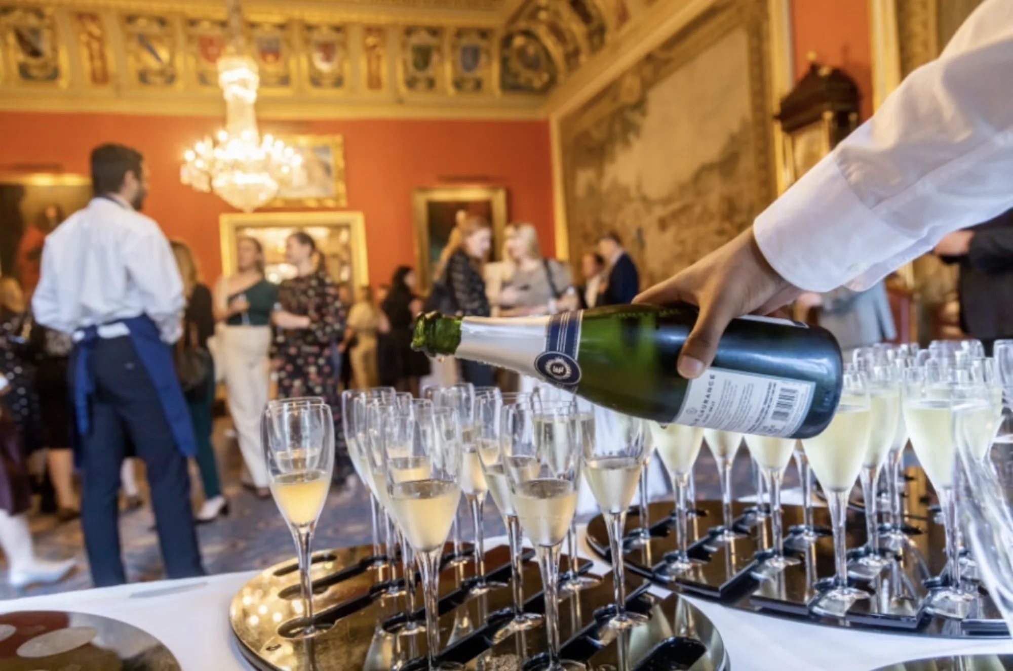 Image of drinks being served at Dapers Hall London